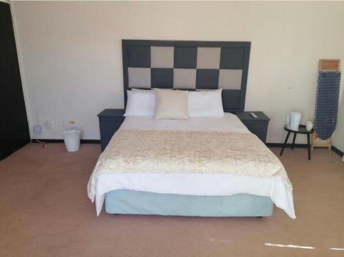 Carletonville House | Exceptional Stay at The Pele Guest House with Pool Access