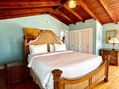 Key Largo Hotel | Cozy Pelican Key Largo Cottages with Private Beach Access