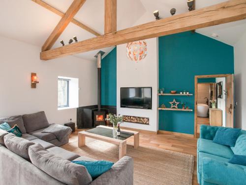Ysbyty Ystwyth House | Experience The Pendre Longbarn: 5-Star Family Retreat
