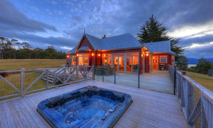 Dover House | Experience The Peninsula: 4-Star Stay with Ocean Views