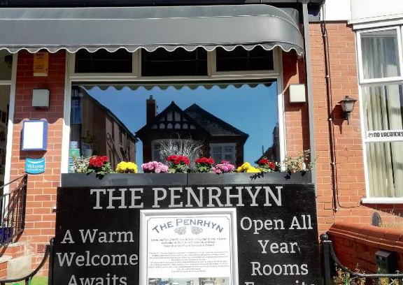 North Shore House | Explore The Penrhyn: Family-Friendly with Pool & Dining