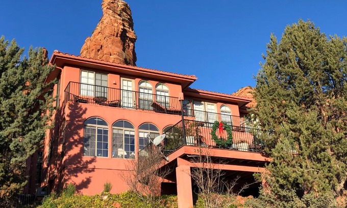 Oak Creek Bed & Breakfast | Discover The Penrose Bed & Breakfast with Ocean Views