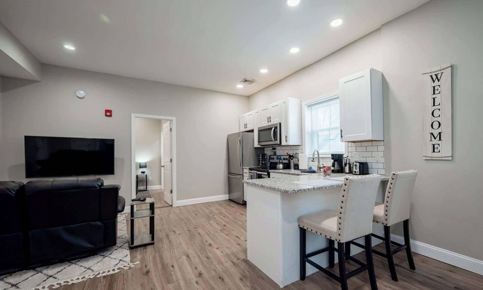 Wilmington Apartment | Elegant Penthouse at Park Place with Kitchen & Fast WIFI
