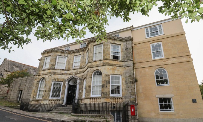 Helston Cottage | Family-Friendly Retreat at The Penthouse in Helston