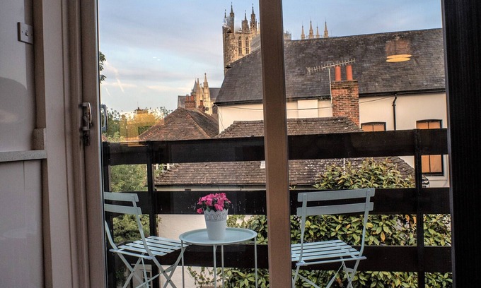 The King's Mile Apartment | Experience The Penthouse: Guest Rated 10/10 with Spa & Breakfast