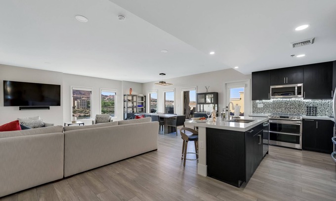 Lake Las Vegas Apartment | Discover The Penthouse in Lake Las Vegas with Scenic Views
