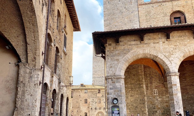 San Gimignano City Centre Apartment | Experience The Penthouse of Dreams with Spa and Pet-Friendly Amenities