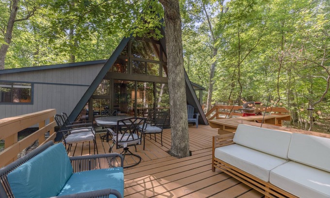 Innsbrook Ski Chalet | Unforgettable Stay at The Perch Chalet with Ocean Views