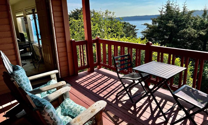 Kodiak Apartment | Discover The Peregrine Suite: Comfort in Kodiak's Heart