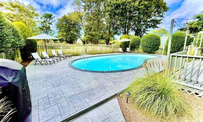 Newport East House | Discover Your Beach House Paradise with Private Pool & Spa