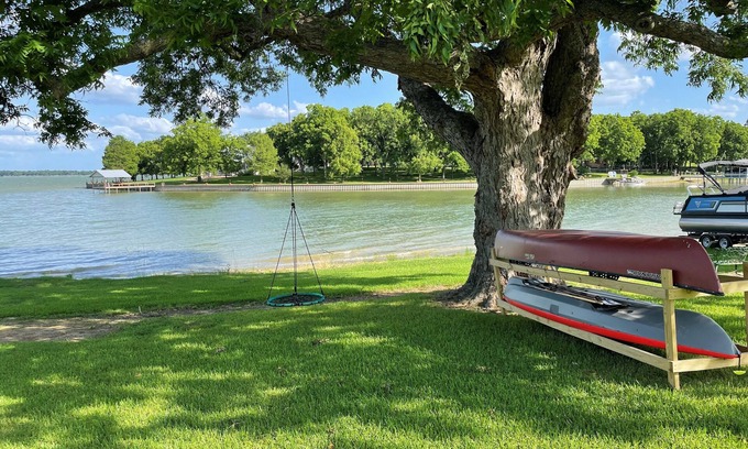 StarCrest Estates House | Family-Friendly Lake House at Richland-Chambers Reservoir