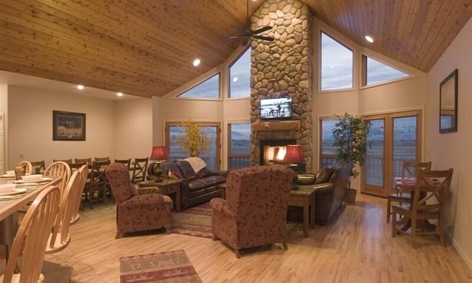 Cody Cabin | Ideal Escape at Bull Moose Retreat: Pet Friendly & Lake Views