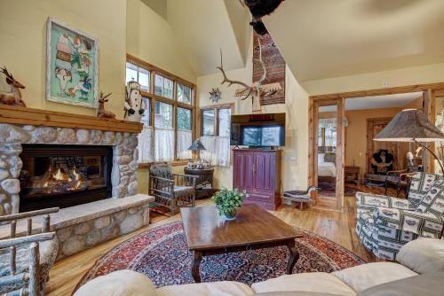 Edwards Apartment | Family Retreat Condo with Pool & Hot Tub - Rated 9/10!