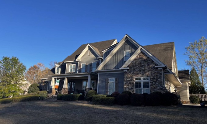 Evans House | Idyllic Savannah River Retreat for Master’s Week Getaway