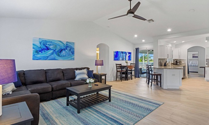Mariner House | Experience the Ideal Waterfront Vacation House for All