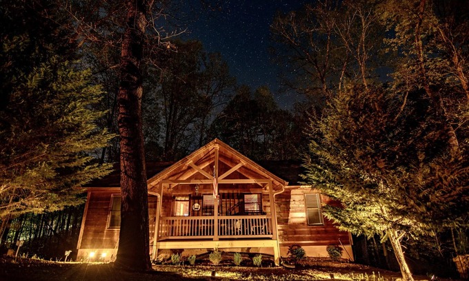 Eagle Mountain Cabin | Ideal Winter Retreat with Ocean View and Pool Access