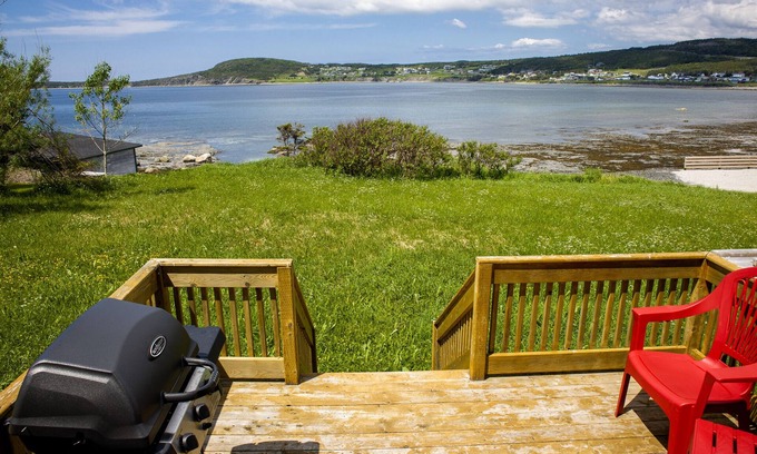 Rocky Harbour Cottage | Top-Rated Ocean View at The Peridot Retreat