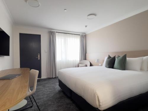 Moree Hotel | Family-Friendly Dragon Phoenix Resort with Pool & Hot Tub