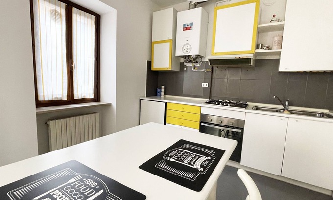 Rione Centro Apartment | Discover The Piazzetta: Family-Friendly Hotel in Biella