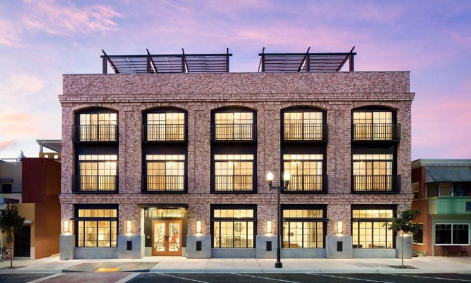 Paso Robles Hotel | Pet-Friendly Retreat at The Piccolo with Pool & Hot Tub