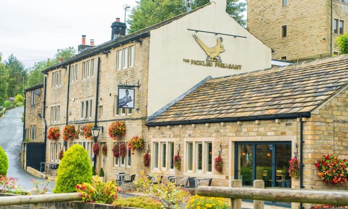 Holmfirth Bed & Breakfast | Experience The Pickled Pheasant: 5-Star Pet-Friendly Escape