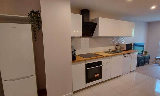 Cergy Apartment | Tranquil Retreat Downtown with Private Garage & Netflix