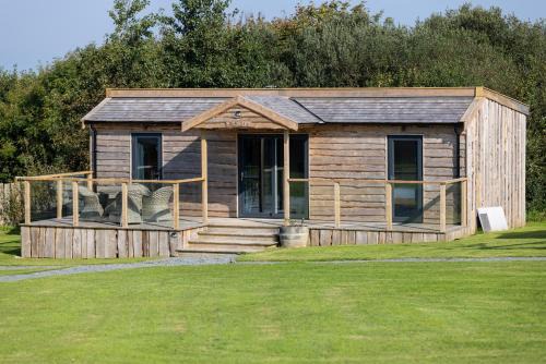 Bude Apartment | Exceptional Stay at The Pig Arc: Pet-Friendly Retreat