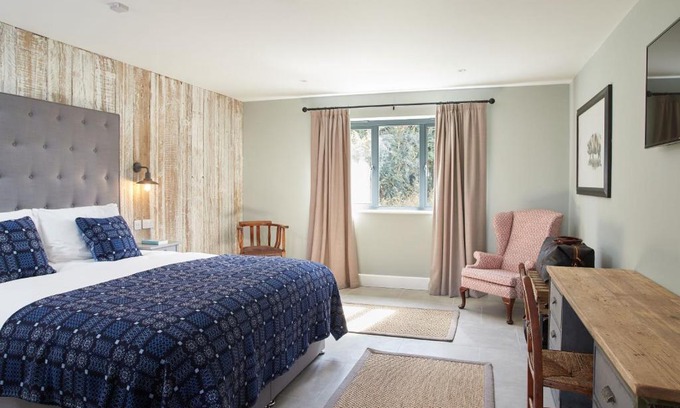 East Dereham Hotel | Discover The Pig Shed Motel: Pet-Friendly & Guest Rated 9.2