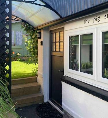 Braunton Apartment | Guest Rated: The Pigsty in Braunton with 9.7/10 Score