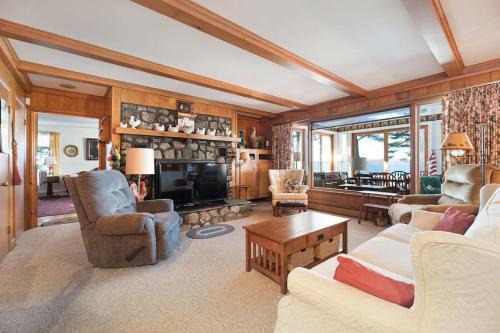 Standish House | The Pilot & Plover Lakeside Retreat