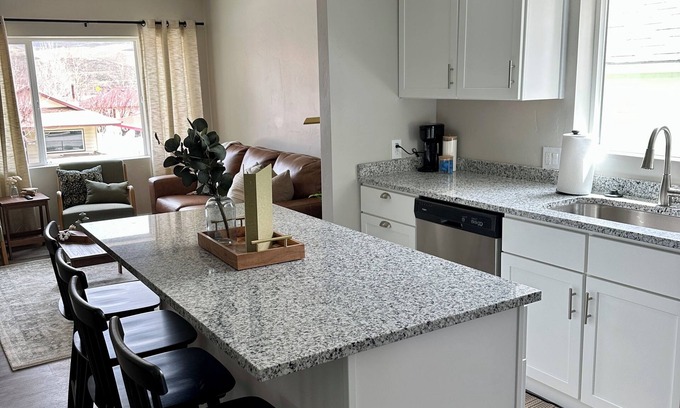 Frontier House | Downtown Pine House: Renovated Retreat for Families & Pets