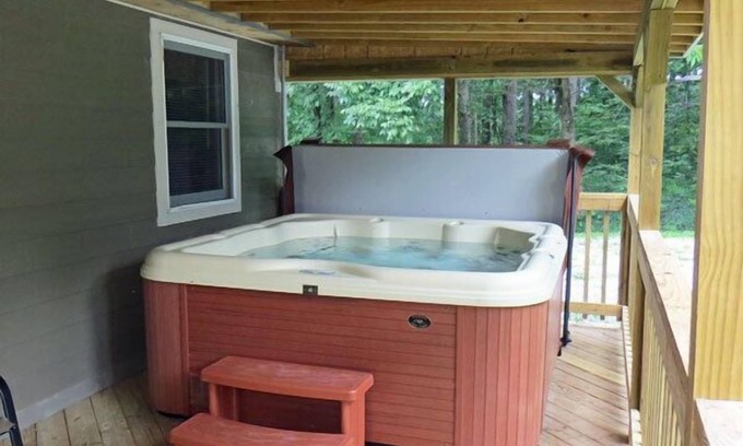 Hardin County House | Experience The Pine Ridge Home near the Garden of the Gods