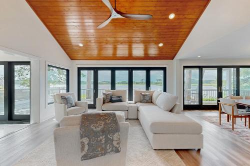 Keen-Wik On the Bay House | The Pinecone - Keenwik on the Bay - 37589 Pine Rd