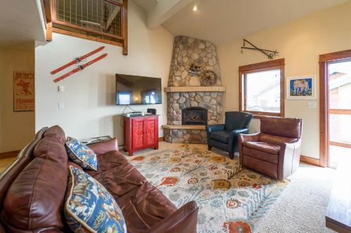 Steamboat Springs Apartment | Unforgettable Stay at The Pines with Hot Tub & 10/10 Rating