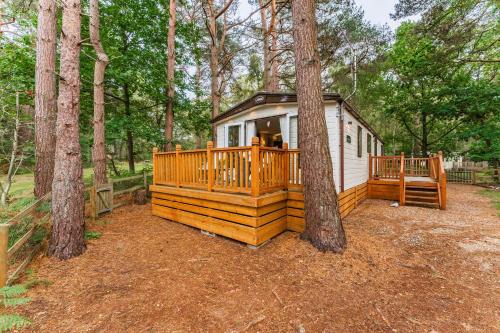 Weybourne House | Discover The Pines: Family-Friendly Retreat with Hot Tub