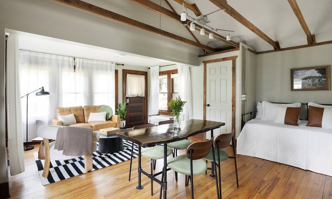 Morris Park House | Immerse Yourself in The Pink Pad: Ideal Twin Cities Retreat