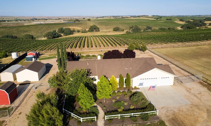 Paso Robles Other | Discover The Pinot Paradise Experience with Spa & Dining