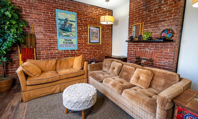 Mount Washington House | Experience The Pittsburgh Hideaway with Breathtaking Views