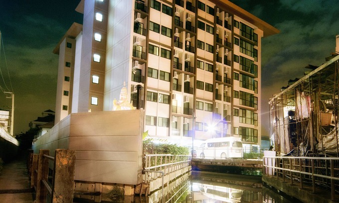 Bang Kra So Hotel | Discover The Pixel Places: Family-Friendly and Accessible Stay