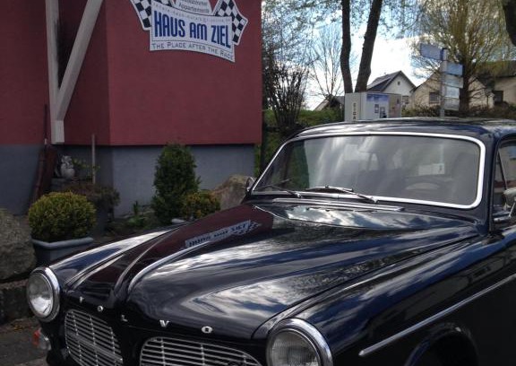Hunerbach Bed & Breakfast | Oceanfront Bliss at The Place After the Race B&B
