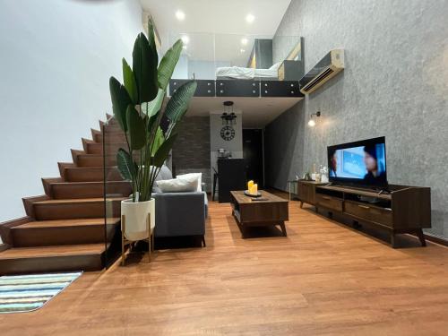 Cyberjaya Apartment | Stylish Cyberjaya Duplex with Scenic Putrajaya Views