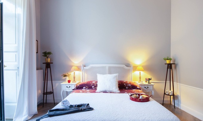 Historical Downtown Salerno Apartment | Experience Culinary Delights at The Place with Ocean Views