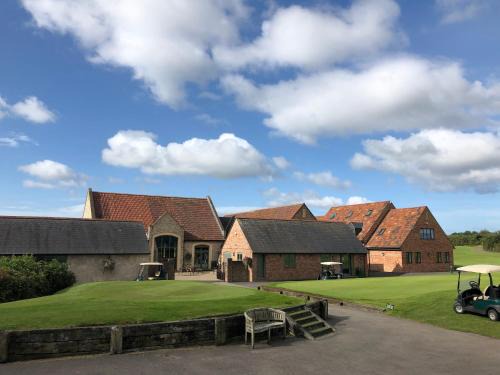 Coalpit Heath Hotel | Discover The Players Golf Club: Family-Friendly Escape