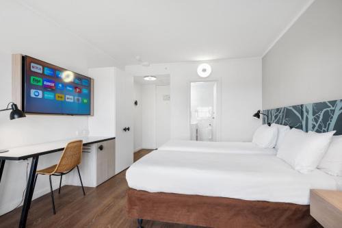 Kalgoorlie Hotel | Welcoming The Plaza Hotel Kalgoorlie: Pool & Dining Awaits
