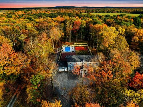 Tunkhannock Township House | The Poconest - Luxurious Mountain Mansion