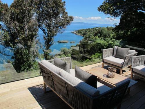Acacia Bay House | Exquisite Oceanfront Stay at The Point Luxury Villa