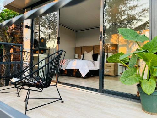 Glenvista House | Relax at The Point of View Cabin with Oceanfront Views