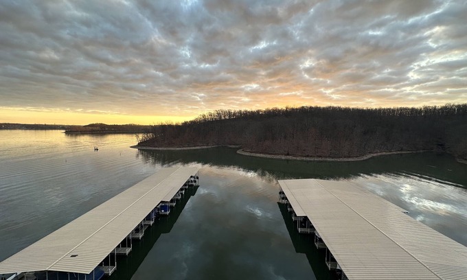 Osage Beach Condo | Guest Rated 10/10: The Pointe at Lazy Days Awaits
