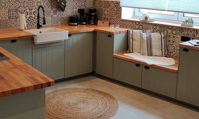 Taucha House | Cozy Polly Vacation Home: Child-Friendly Getaway