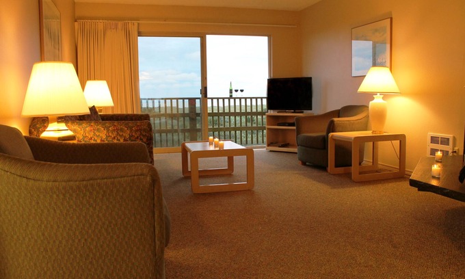 Ocean Shores Resort | Relax at The Polynesian Resort with Oceanfront Amenities